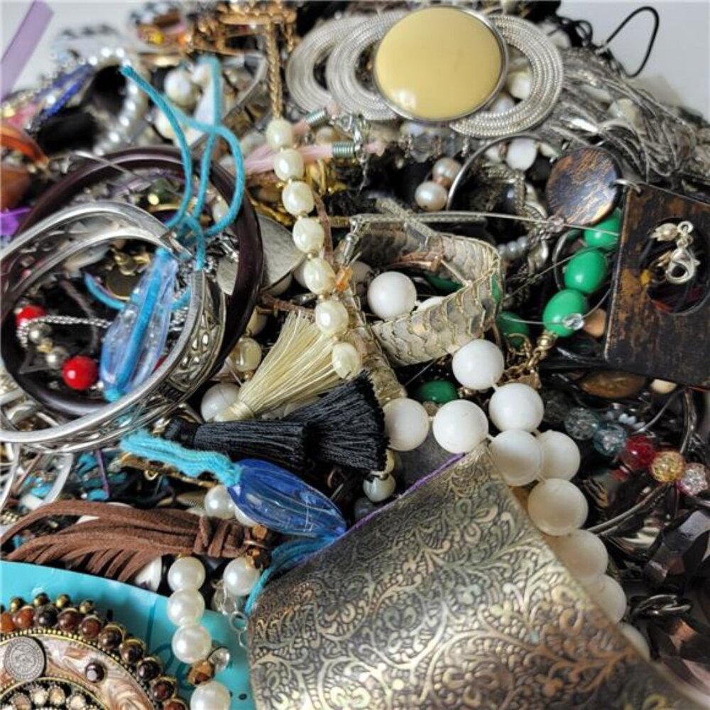 Huge Estate Junk Drawer Lot 3LB+ – Vtg/Mod Costume Rhinestones Gold Silver Tone - Picture 2 of 12
